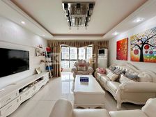 阳光次新房,南北通透,小区位置佳,。