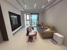 双卫生间 出行方便 商业配套成熟 高楼层视野无遮挡 临地铁