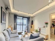 虹口新上两房 三开间朝南 一梯两户 小高层 三年前的装修