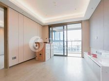 静安内环新房,飞机户型三房,可看陆家嘴景观,自带会所