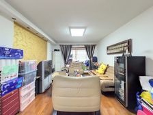 中关村公寓南北通大两房,两梯两户,得房率80%,小区停车方便