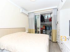 新上+地+轶口50米+新装修朝南带天井+超级笋盘+诚意卖