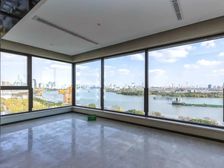 小区前排江景房,南北通全明户型,距江80米