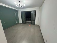 2012年次新房 靠河景观楼层 校三房可随意装修 带固定车位