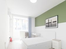 三楼,精装修,小区中间位置,看房随时,业主诚售