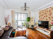 急,急,急带两个车位,小区中心位置,全明户型,随时接待看房子