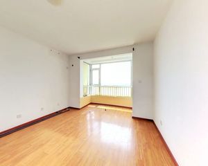 双明卫 满五唯一 南北通透 客厅带阳台 中间楼层