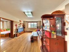 红卫小区 正规套三房 浇筑房 可看山景