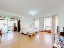 红卫小区 南北通透 70年大产权 中楼层采光充足 带储