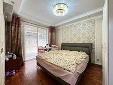 市中心,花园洋房赠送同面积下跃 带前后院 赠送地下车位2个