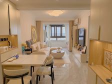 次新房,30万装修,家具家电全送,楼层好,采光好,诚心出售