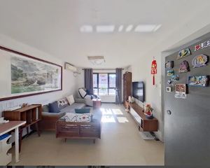 东亚逸品阁,靠南一栋楼,高楼层,无遮挡,南北通透,双卫全明。