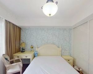 丰台靛厂路南北通透三居 满五住宅483万