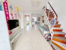 新上5楼带阁楼(业主看中房子,着 )阁楼赠送50平!急