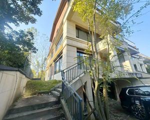 长沙市中心湖景边户大别墅送一亩花园 使用面积1500平双包包