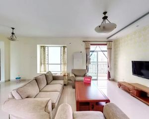 江南三期,3+1户型,满五年红本在手,南北通透!