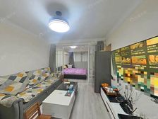 96年房龄新,紧邻地轨交,精装自主,好看房,不临街,户型好