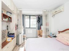 岚皋西路95弄小区 2室1厅1卫 精装修 220万元