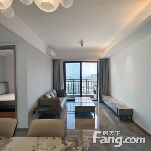  ����ڵ���վ������һ���ҵ����뾫װ�޻��������ס����̨�г�λ 