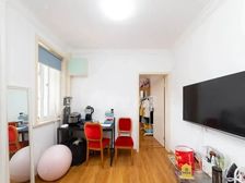 中间楼层三房,户型正气,(价可谈)紧邻三轨,一梯两户,诚售。