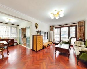 海泊雅苑 宽敞套二大客厅 精装修 临地铁 拎包入住