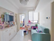 精装东边套全明!小区中心位置!前后采光好!拎包入住!有钥匙!