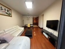 樱花大道旁。中高楼层。带产权车位,价格好谈,随时看房