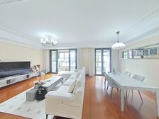 右是梧桐大道,前是樱花大道,安谧无声,附带2个车位,看房方便