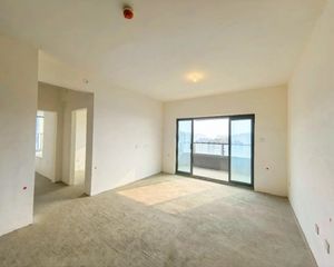 中庭朝南大套四!买方只收6仟 !霍森斯!中间楼层!位置安静!