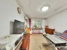 倚虹中里 一楼偏单,阳台外扩,没有遮挡,正房