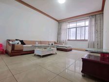 体育路 体育馆附近 126平 步梯好楼层 21万