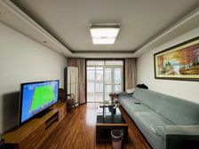 地铁口,南北通大两房,电梯中层,满五V一,诚心出售,看房随时