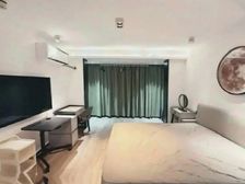 徐汇梅陇四村自住装修客厅朝南落地窗