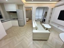 全新装修拎包入住,梅陇路热闹,15号华东理工1号锦江乐园