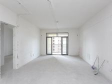 绿地铭公馆 毛坯大四房 位置安静 户型方正 厨卫全明