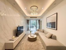 罗秀路地铁口,中间楼层,精装修带车位,业主公司补充公司资金链