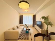 房东置换急需去名,小区靶心位置,一房正气户型,看中价可谈。