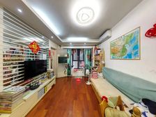 中.心区必看两房,高层厅出阳台,方正实用,地铁口。