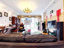 户型方正,正规的三房两厅两卫,客厅出阳