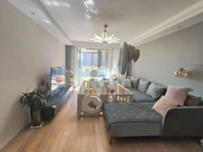 绿地东上海精装南向两房 满五中层户型方正