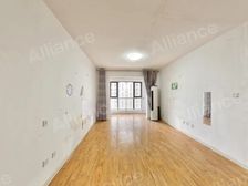 此房满三满二,房本在手,随时交易,看房方便,价格可谈