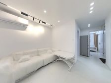 一楼带院子 精装修 带个固定车位 内环双轨交通