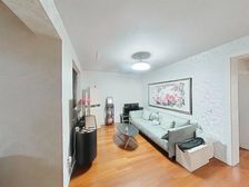 一梯两户南北通透2楼无遮挡临河位置好业主诚意出售好聊的