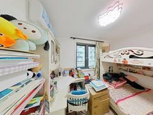 低楼层,一梯两户,南北通透,精装修,采光还没有遮挡,诚心出售