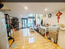 朝南 车位充足 双卫格局 装修好 次新小区 满二