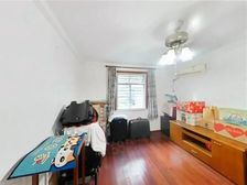 一楼带花园 位置安静, 出行方便 南北通透,拎包入住