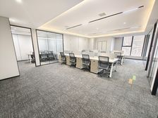 绿地蓝海大厦185平,3加1格局20人工位,精装全配拎包入住