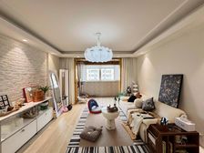 飞机户型全明大三房,精装可拎包入住,电梯中间楼层视野佳,诚售