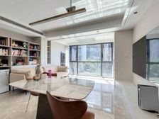 2021年次新洋房,三房两卫宽景大横厅,小区环境好,位置佳。