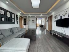 小区新 电梯房 双卫格局 密度低 南北通透 高楼层采光充足